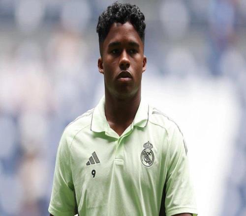 记者：皇马正在推进恩德里克外租事宜，后者想参加明年世界杯