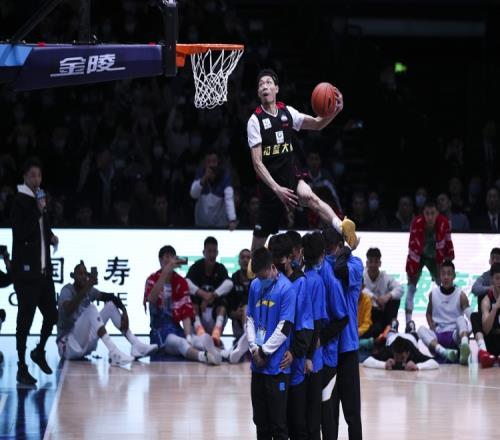 麦穗丰：陈登星拿下扣篮王真是实至名归39岁的黄种人也能飞！