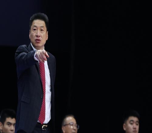 李春江出现在训练场！媒体人：原则上比赛时不现身就行