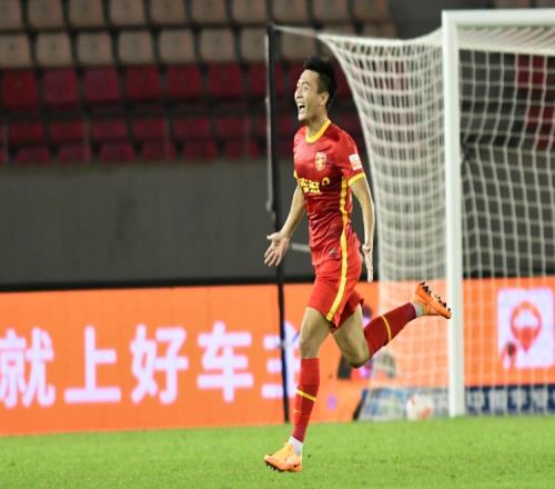 津媒：张威租借方式加盟津门虎各方都能接受于根伟让其下定决心