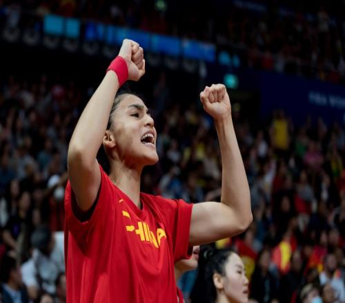 我们是冠军！迪拉娜：感谢每一位广东女篮加油这就是团队的力量