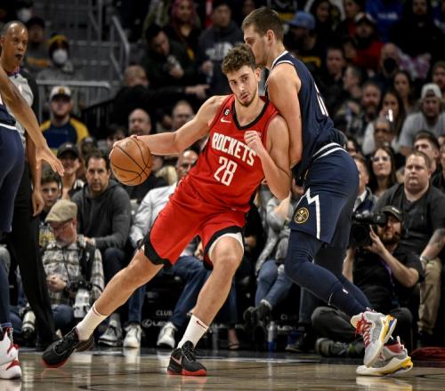 申京成为NBA历史第2个单赛季多次0失误斩获三双的中锋比肩约基奇