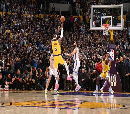 NBA官方回顾詹姆斯生涯十佳进球扣翻特里登顶历史得分王