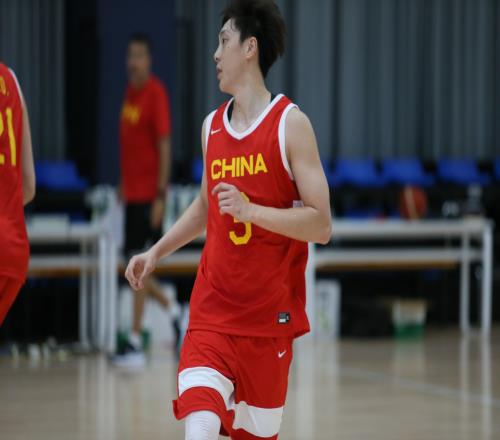 胡明轩：上一场输得非常可惜本场我们保持了百分之百专注