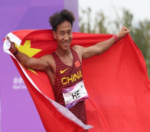 何杰：冲过终点线那刻鼻子好酸我好像辜负了大家对我的期待