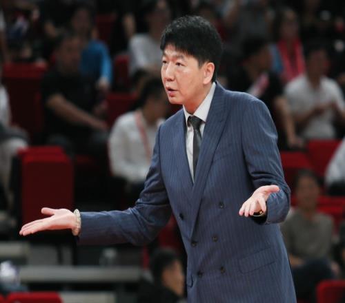 CBA季前赛山东2胜1负：攻防明显提速克里斯成内线“大腿”