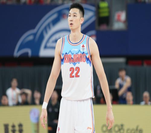 探长：新疆加时不该留朱旭航在场他心态受影响加时两个三分全丢