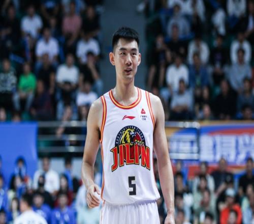 外线开炮！吉林半场三分21投12中命中率高达57.1%