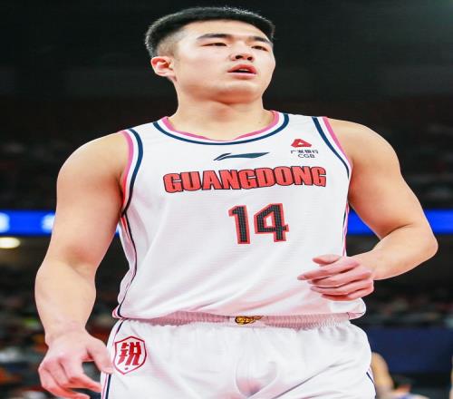 拼到6犯离场！张文逸8中6高效贡献15分三分5中3
