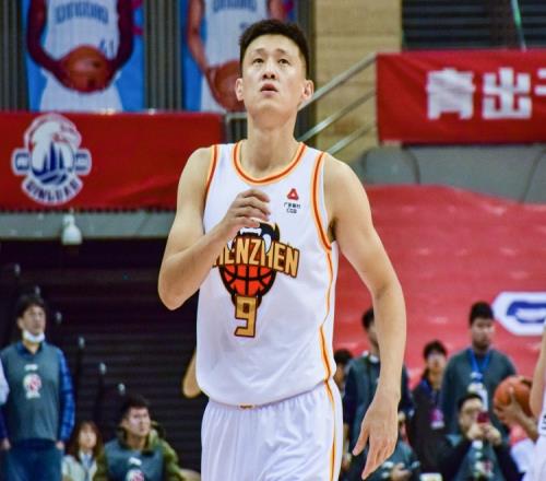 老兵不死！深圳35岁主教练兼球员周鹏是全明星首发年纪最大的