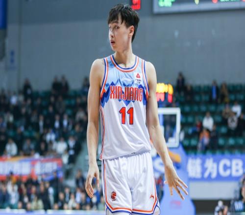 意难平！齐麟季后赛8进4未出战常规赛场均13.7分4板&命中率41.5%