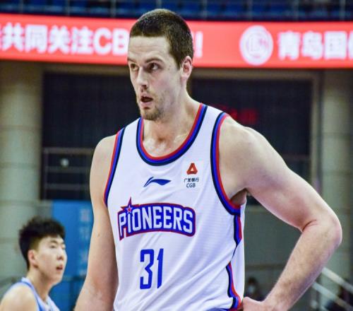 隐身了大卫詹姆斯半场8中0无得分仅拿3板1助1断&正负值15