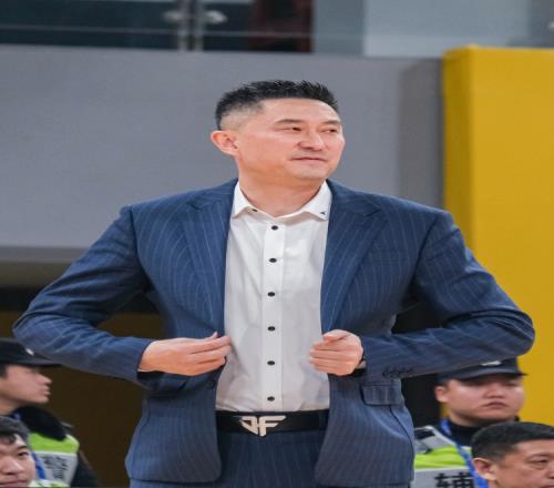 杜锋：胡明轩徐杰缺席影响很大年轻球员要真正认清自己的水平