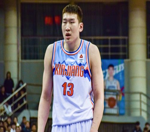 犯规太快！李炎哲仅打20分钟6犯离场7中6拿到15分5板