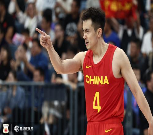 攻防俱佳！赵继伟半场拿到6分1板4助2断正负值+14