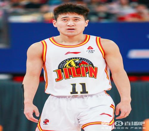 状态还得找！姜伟泽半场5中1仅得3分2助1断次节脸部受伤