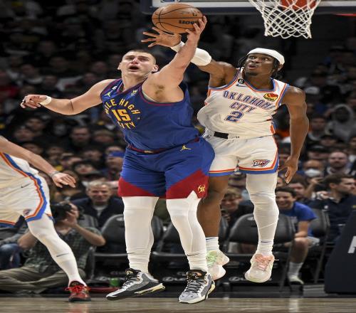 ESPN模拟投票深度分析：MVP竞争态势球队核心问题未来潜力新星