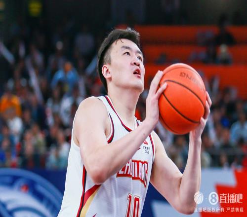 稳定贡献！刘泽一10中5&6罚4中拿到14分11板正负值+14