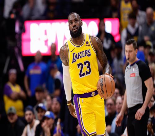 NBA历史月最佳入选次数排行：詹姆斯40次断档第一科乔分列二三