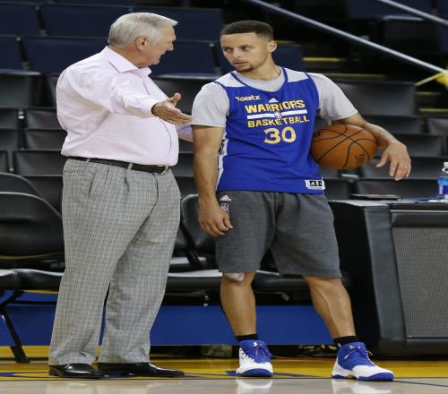 库里谈总得分超Logo男：我很激动他对于勇士NBA篮球界意义非凡