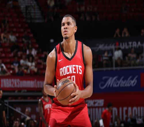 Woj：国王与中锋奥兰多罗宾逊签下一份一年期合同