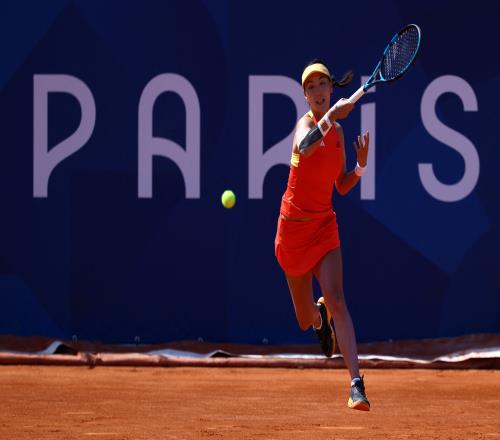 王欣瑜02不敌萨卡里，止步WTA1000马德里大师赛首轮