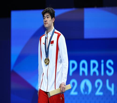 英国游泳选手：潘展乐的纪录不该被质疑，决赛赢对手1秒多太惊人