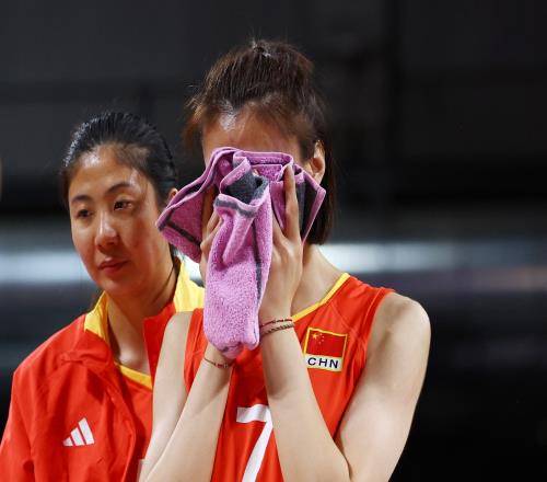 中新社：南巴黎竞技场挥别中国女排