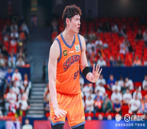 替补高效！王哲林半场11分钟8中7拿到16分5篮板正负值+14
