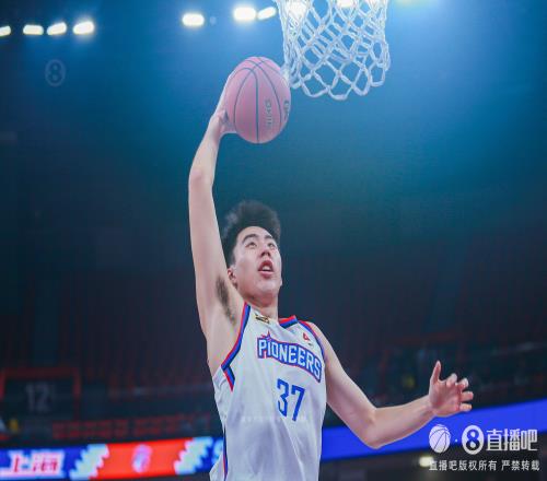 拼出来的两双！杜伯超11中8砍16分15篮板其中11个前场板