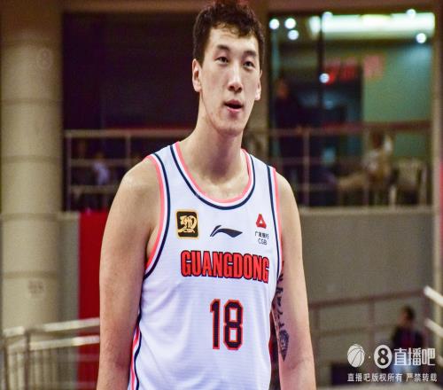 杨侃：广东5场1夺权7违体4技犯这是他们被逼到墙角的应对之策