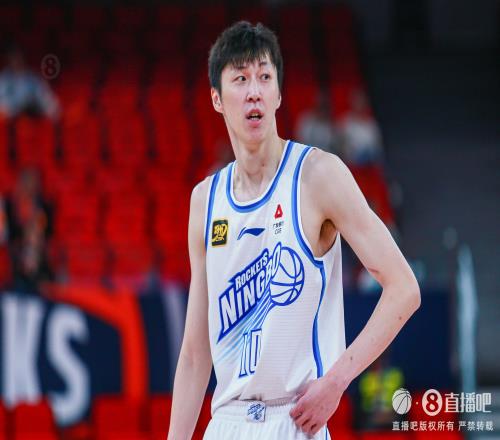 得争点气啊！宁波半场仅宁鸿宇一名本土球员得分宁鸿宇8分