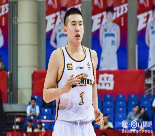 进攻真不错！付豪半场5中4&三分2中1拿9分2板正负值+10
