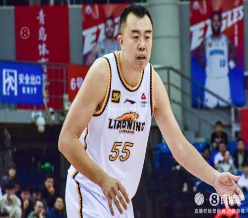 接近两双！韩德君半场5中4高效拿下9分9板1助4前场板