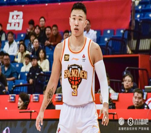 攻防俱佳！贺希宁17中8&三分7中3拿到19分贡献4次抢断