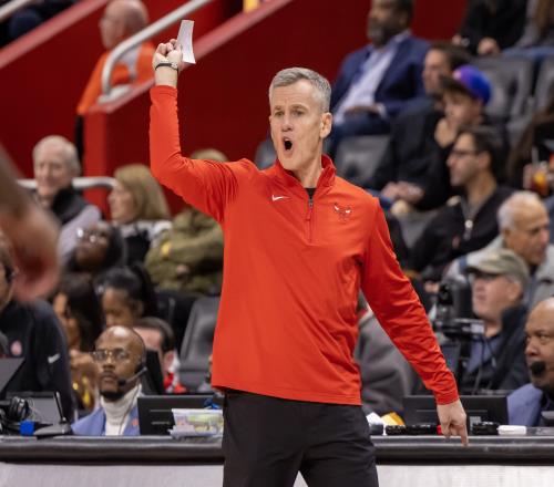 多诺万：今天没能更多传球给低位的武切维奇会更多练习低位传球