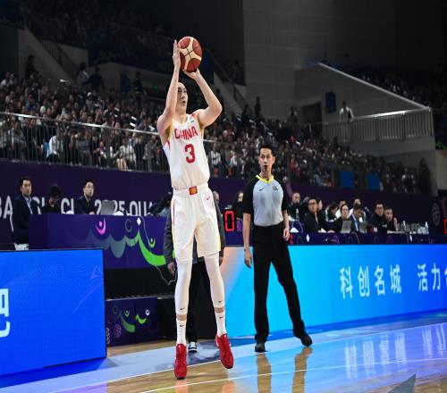 不愧中国男篮队长！胡明轩三分7中4得14分4板2助正负值全场最高