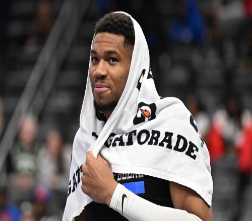 什么房这么贵啊字母哥谈NBA杯奖金：50万刀可以付个首付