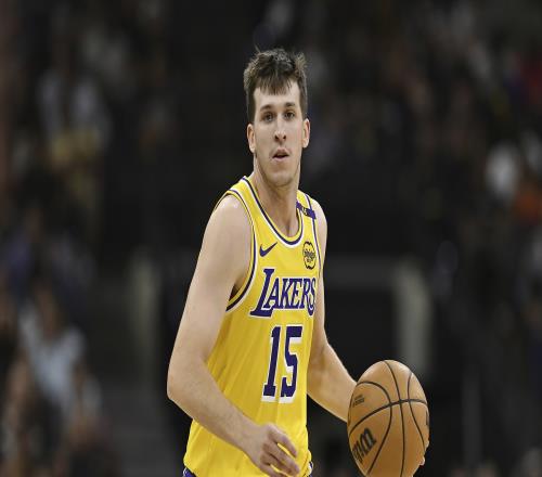 里夫斯成NBA历史第10个在圣诞大战砍下三双球员比肩詹约登威追