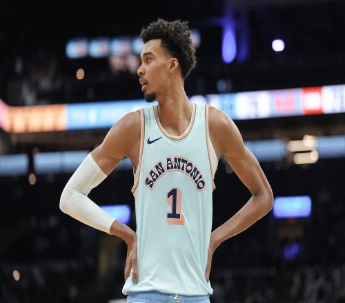 未来战士！文班连续4场至少命中4记三分+4个盖帽NBA历史首人！