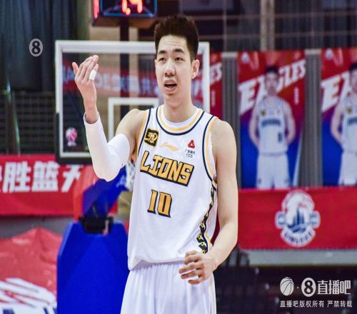 广厦全队合计45篮板&比辽宁多10个朱俊龙&奈特皆9板