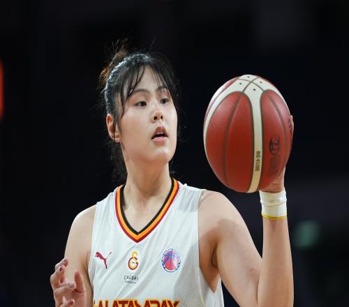 稳定高效！李月汝9中6得到18分10板1助2断1帽罚球6中6