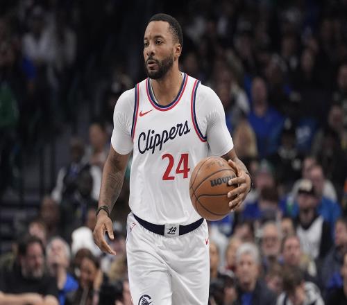 我不是全明星鲍威尔15中11怒砍27分连续8场20+！
