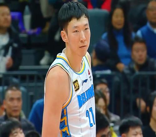 中规中矩！周琦8中4&罚球11中6得到15分9篮板2助攻1抢断