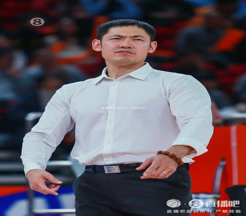 张庆鹏：我们有时要凑齐12人都很难其他队也增大了投入&引援力度