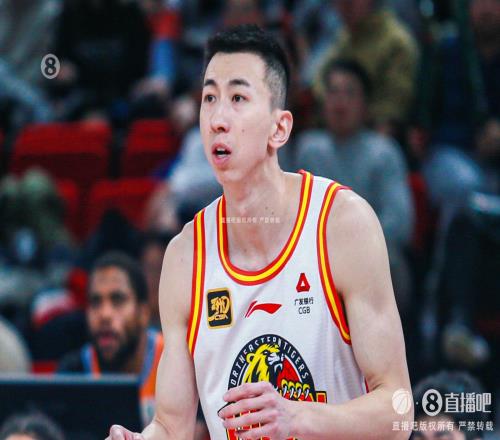 八倍镜搞起！贾昊9中8得到20分1篮板三分4中4