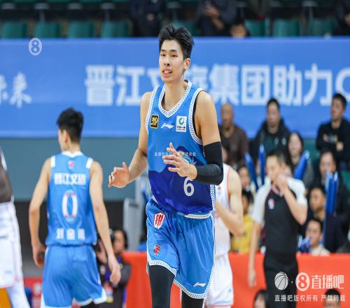 媒体人：邹阳进步肉眼可见CBA需要更多这种逆境生长的本土球员