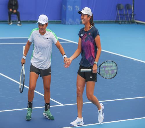 WTA1000多哈站女双决赛：蒋欣玗吴芳娴02不敌对手，收获亚军