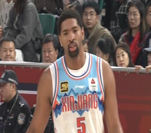 状态出色！劳森首节打满10分钟5中4高效拿到11分2板1断