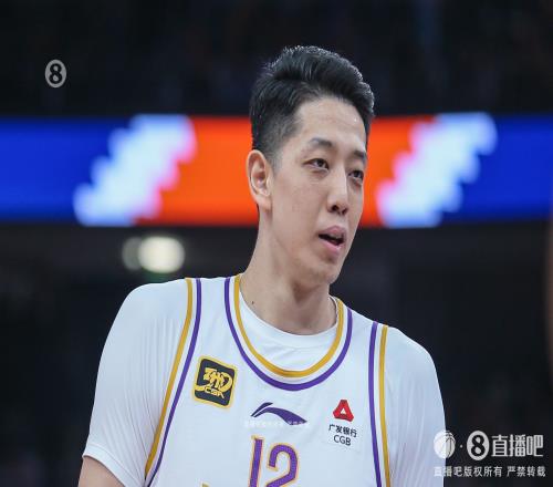 表现一般！沈梓捷5投2中&罚球4中4得到8分5板4助2帽6失误